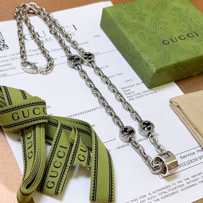 G*u*i necklaces
